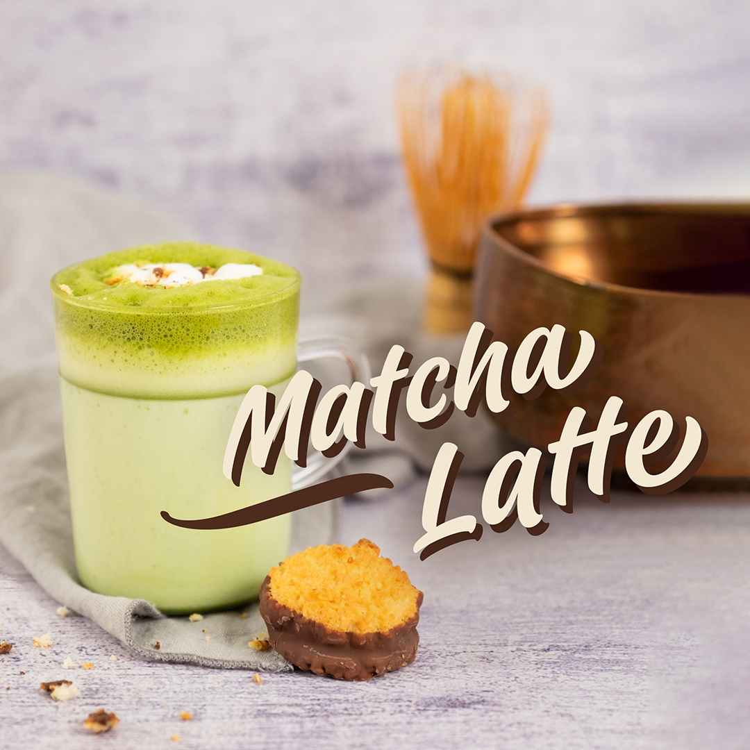 Matcha Latte mit Mini Kokoskuppel